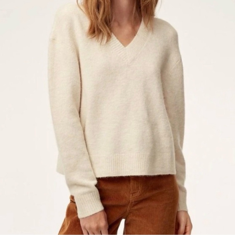 Aritzia Wilfred Free Cream V-Neck Sweater
